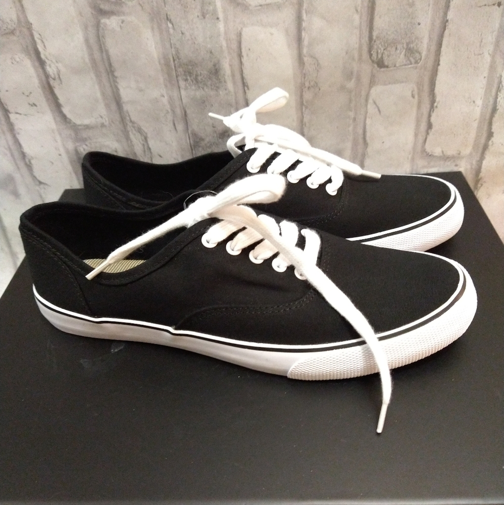 Mossimo Sneakers - Picture 3 of 7